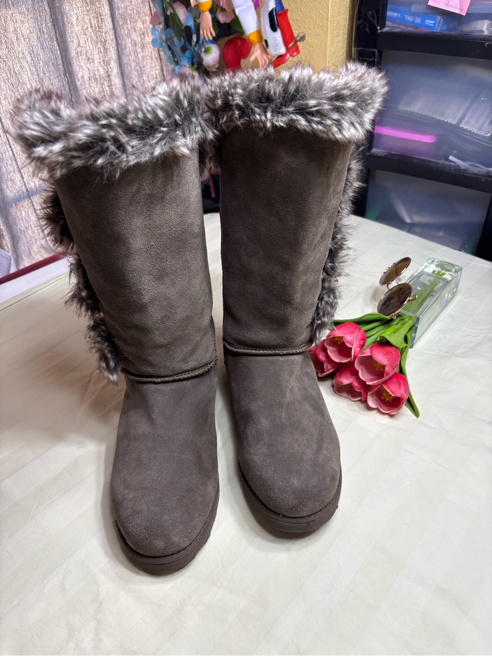 Bearpaw Genevieve Women's Size 9 Brown Suede Faux Fur Trim
Winter Boots